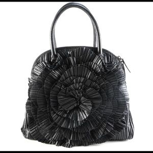 Valentino Garavani Petal Rose Done bag in black